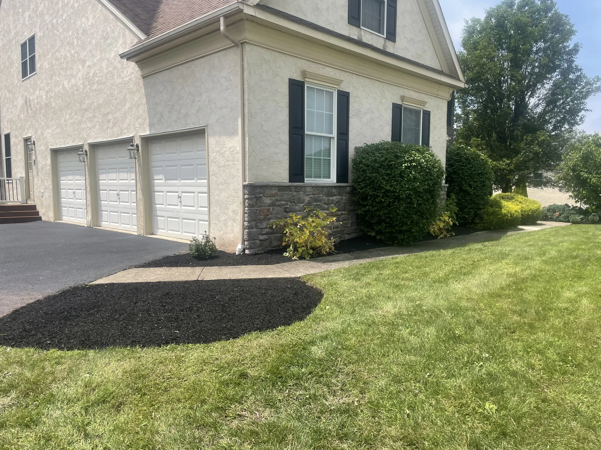 Finished landscaping and hardscaping results by Worthy Landscaping